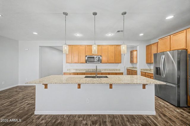 744 W DESERT HOLLOW Drive, San Tan Valley, AZ 85143