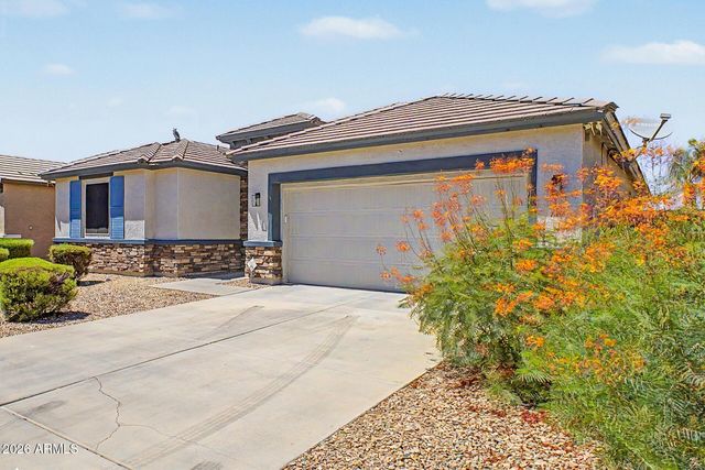 744 W DESERT HOLLOW Drive, San Tan Valley, AZ 85143