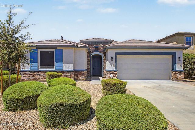 744 W DESERT HOLLOW Drive, San Tan Valley, AZ 85143