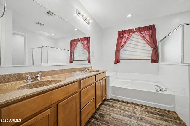 744 W DESERT HOLLOW Drive, San Tan Valley, AZ 85143