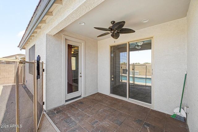 744 W DESERT HOLLOW Drive, San Tan Valley, AZ 85143