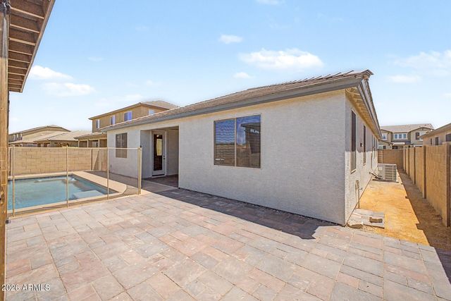 744 W DESERT HOLLOW Drive, San Tan Valley, AZ 85143