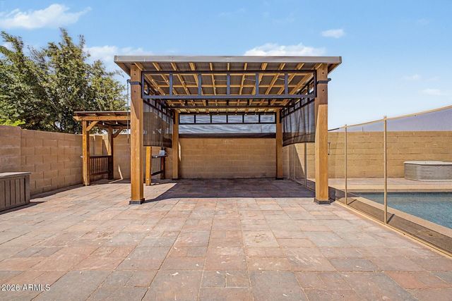 744 W DESERT HOLLOW Drive, San Tan Valley, AZ 85143