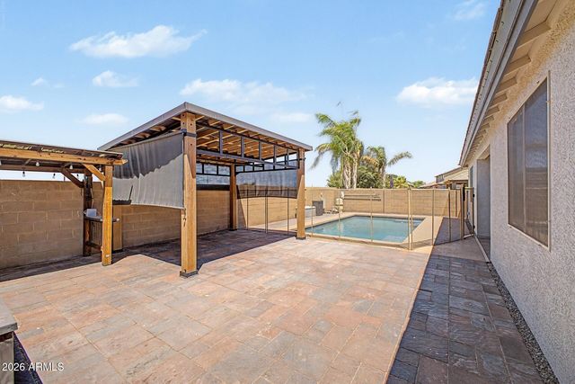 744 W DESERT HOLLOW Drive, San Tan Valley, AZ 85143