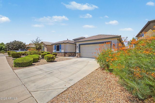 744 W DESERT HOLLOW Drive, San Tan Valley, AZ 85143