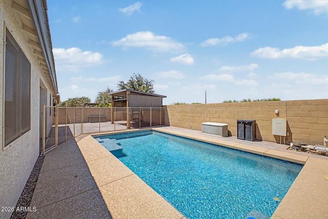 744 W DESERT HOLLOW Drive, San Tan Valley, AZ 85143