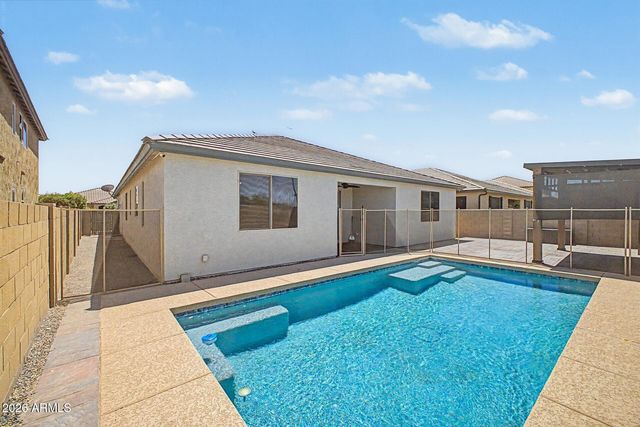 744 W DESERT HOLLOW Drive, San Tan Valley, AZ 85143