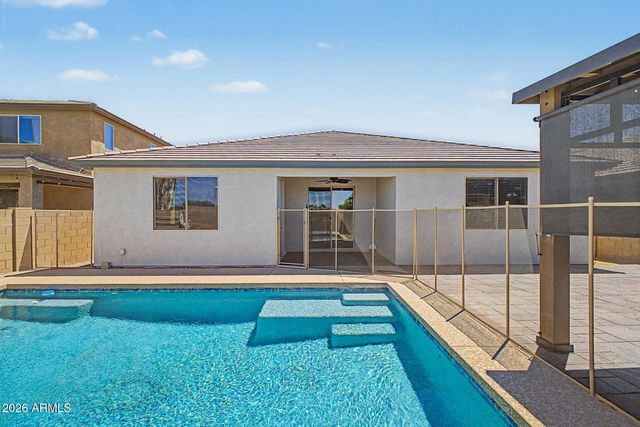 744 W DESERT HOLLOW Drive, San Tan Valley, AZ 85143