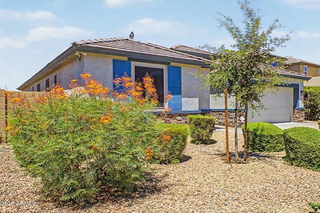 744 W DESERT HOLLOW Drive, San Tan Valley, AZ 85143