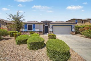 744 W DESERT HOLLOW Drive, San Tan Valley, AZ 85143