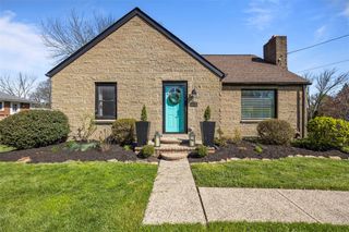 211 Patton Dr, Moon/crescent Twp, PA 15108