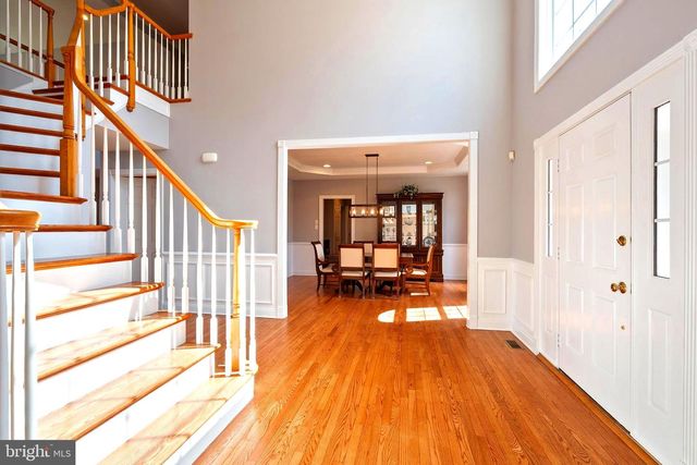 9 HALLETT DR, Pennington, NJ 08534