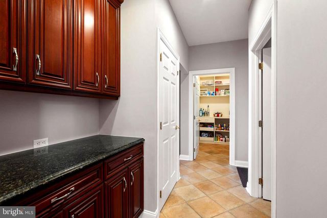 9 HALLETT DR, Pennington, NJ 08534