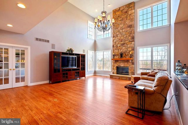 9 HALLETT DR, Pennington, NJ 08534