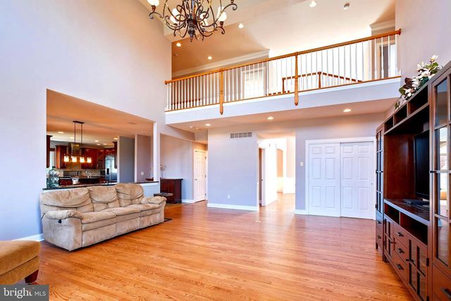 9 HALLETT DR, Pennington, NJ 08534