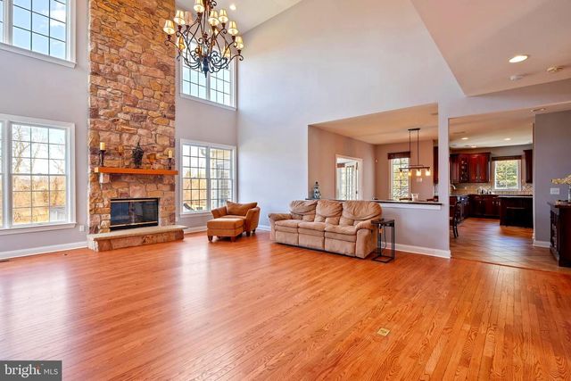 9 HALLETT DR, Pennington, NJ 08534