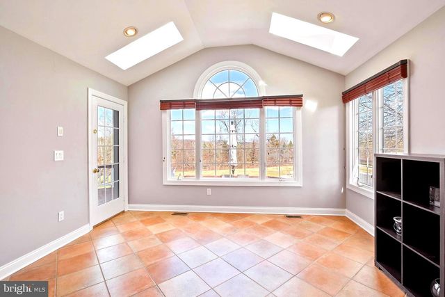 9 HALLETT DR, Pennington, NJ 08534