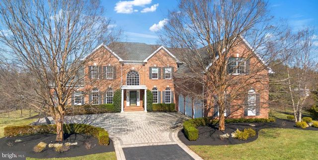 9 HALLETT DR, Pennington, NJ 08534