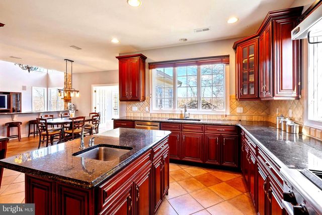 9 HALLETT DR, Pennington, NJ 08534