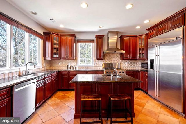 9 HALLETT DR, Pennington, NJ 08534