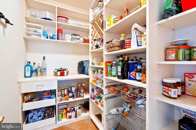 9 HALLETT DR, Pennington, NJ 08534