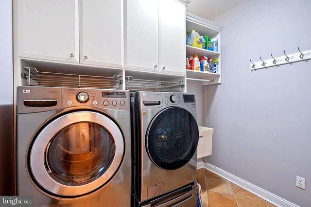 9 HALLETT DR, Pennington, NJ 08534