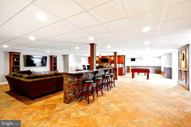 9 HALLETT DR, Pennington, NJ 08534