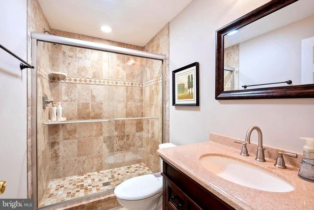 9 HALLETT DR, Pennington, NJ 08534