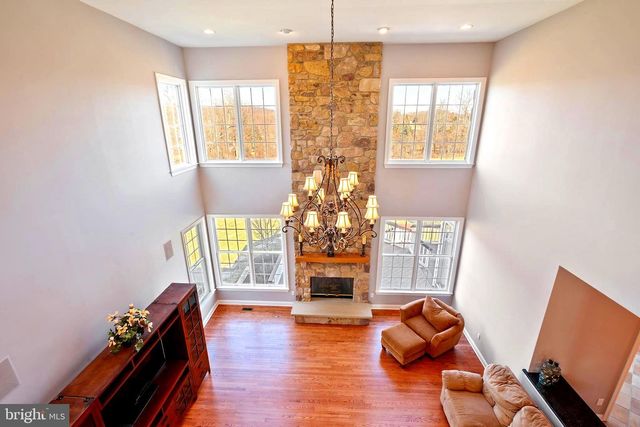 9 HALLETT DR, Pennington, NJ 08534