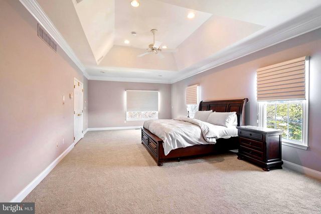 9 HALLETT DR, Pennington, NJ 08534