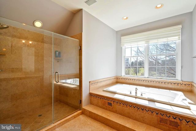 9 HALLETT DR, Pennington, NJ 08534