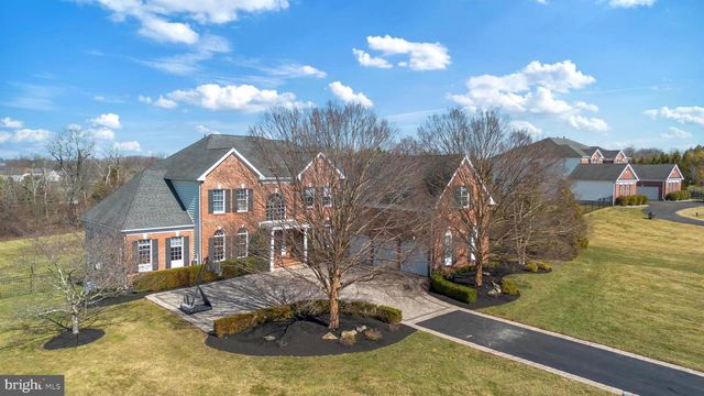 9 HALLETT DR, Pennington, NJ 08534