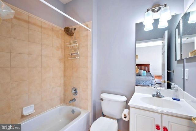 9 HALLETT DR, Pennington, NJ 08534