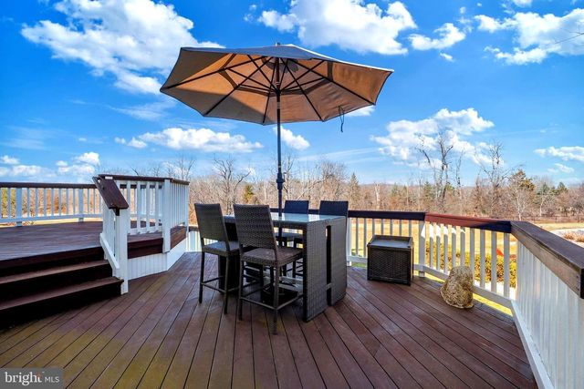 9 HALLETT DR, Pennington, NJ 08534