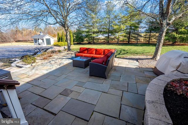 9 HALLETT DR, Pennington, NJ 08534