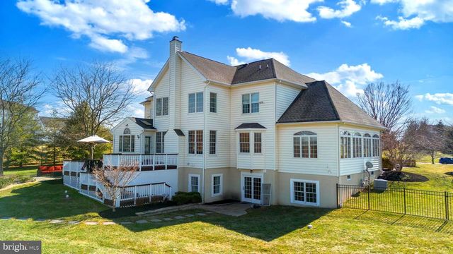 9 HALLETT DR, Pennington, NJ 08534