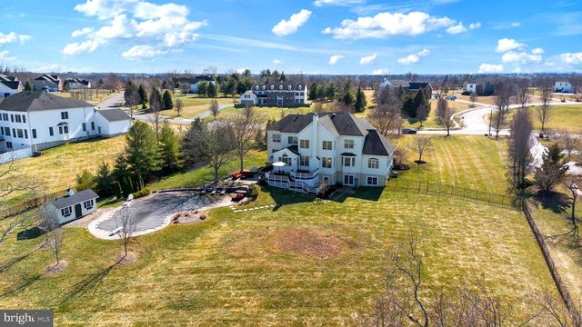 9 HALLETT DR, Pennington, NJ 08534