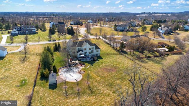 9 HALLETT DR, Pennington, NJ 08534