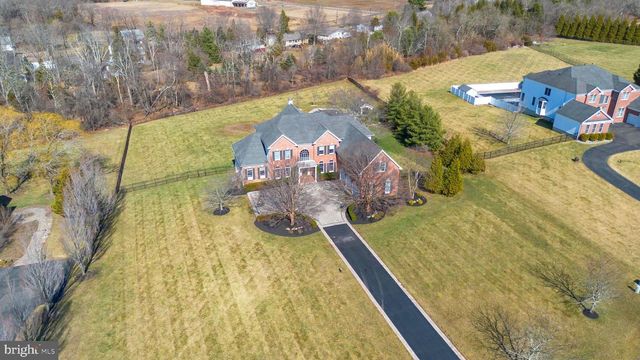 9 HALLETT DR, Pennington, NJ 08534