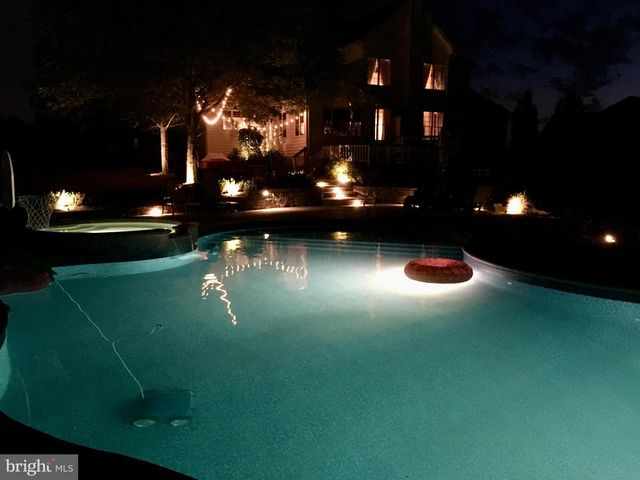 9 HALLETT DR, Pennington, NJ 08534