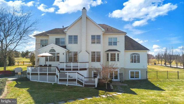 9 HALLETT DR, Pennington, NJ 08534