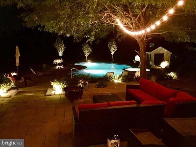 9 HALLETT DR, Pennington, NJ 08534