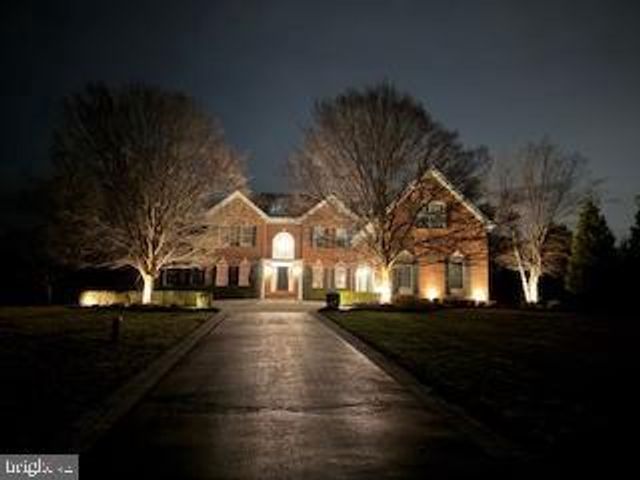 9 HALLETT DR, Pennington, NJ 08534