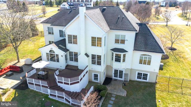 9 HALLETT DR, Pennington, NJ 08534