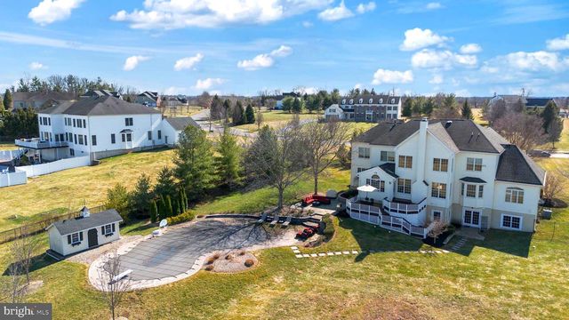 9 HALLETT DR, Pennington, NJ 08534