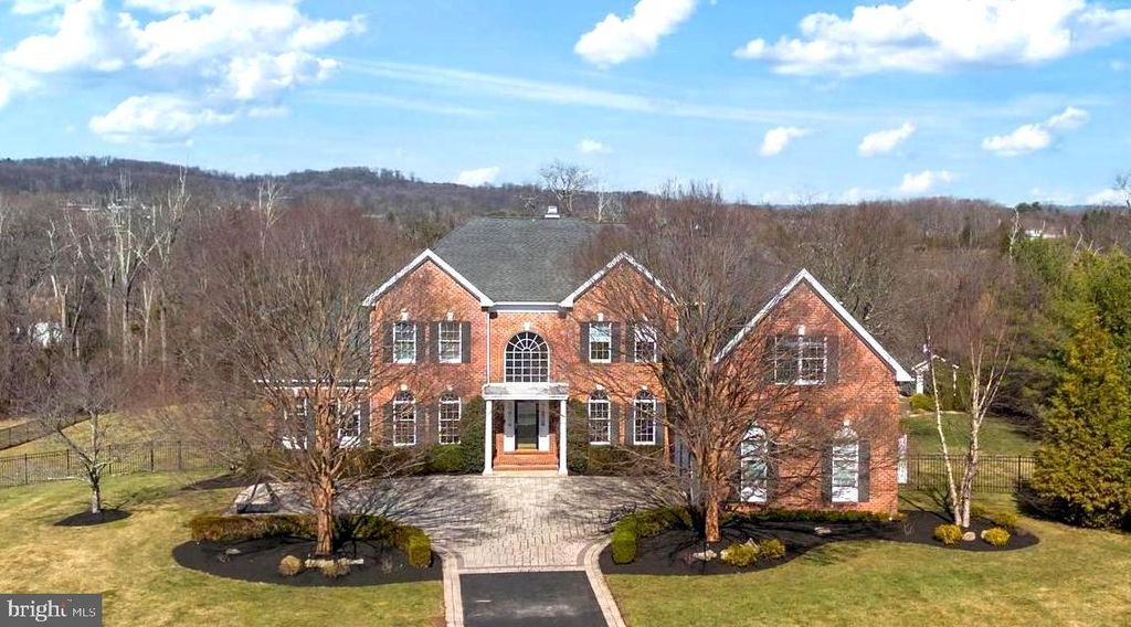 9 HALLETT DR, Pennington, NJ 08534