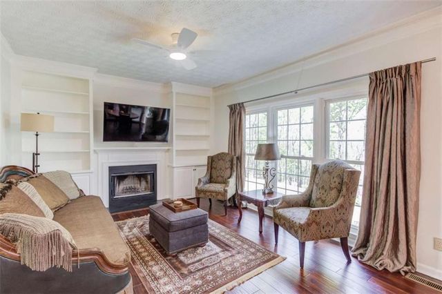 6530 Maid Marion Close, Alpharetta, GA 30005