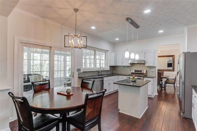 6530 Maid Marion Close, Alpharetta, GA 30005