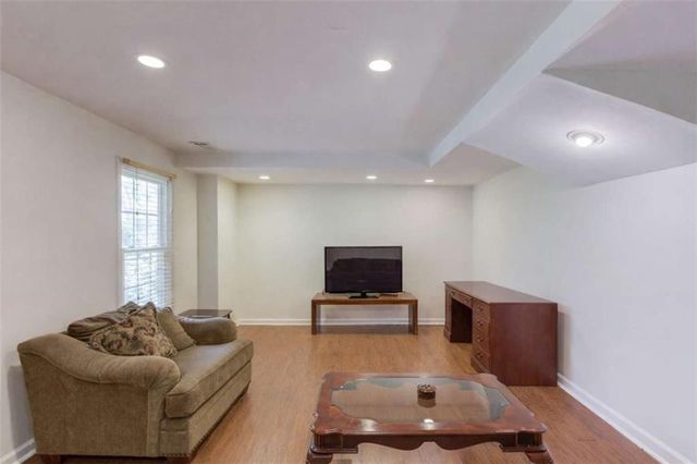 6530 Maid Marion Close, Alpharetta, GA 30005