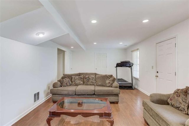 6530 Maid Marion Close, Alpharetta, GA 30005